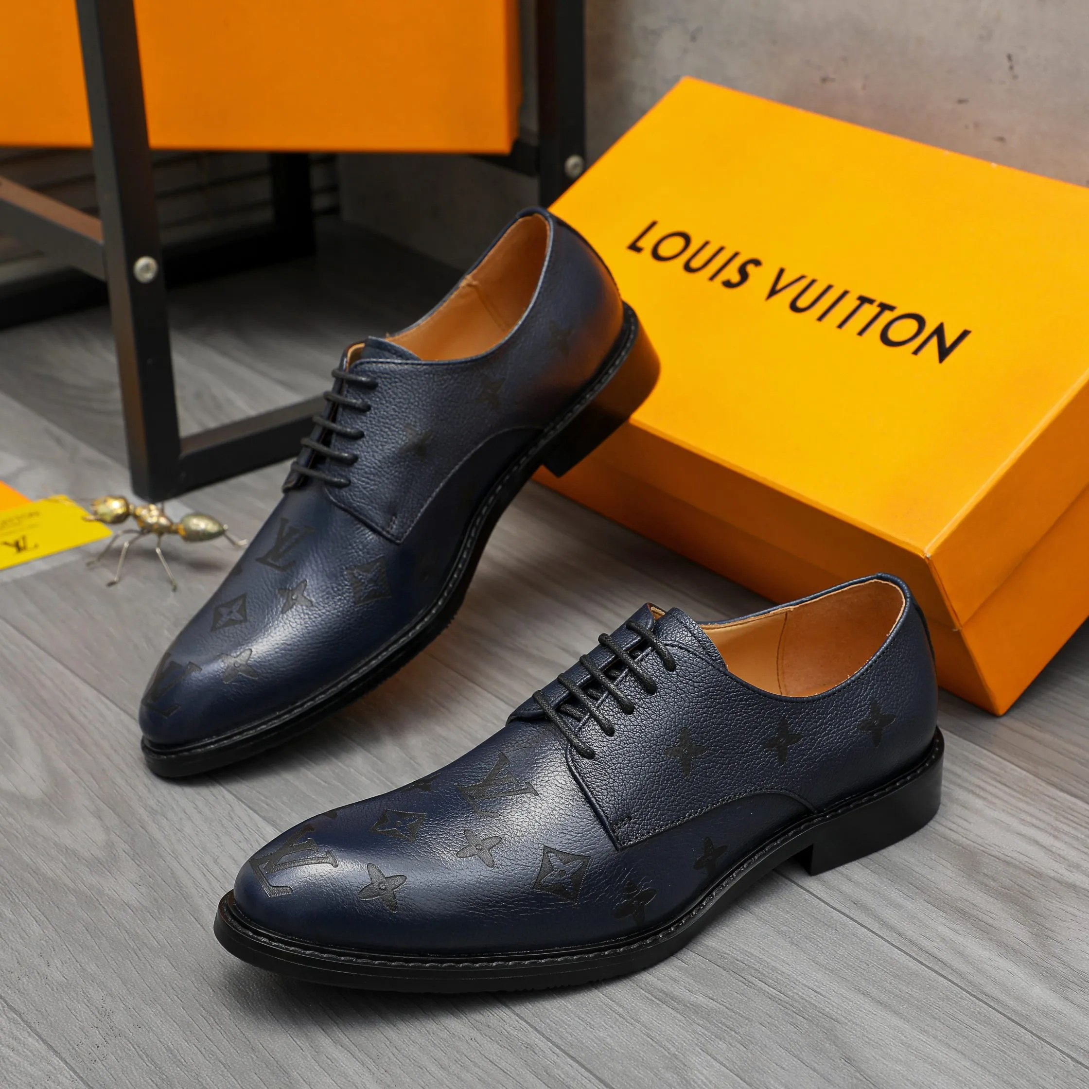 Men's shoes 💰p460 Product trademark: LV (Louis Vuitton) business lace-up formal leather shoes Regular size: 39-44 (38.45 custom-made, non-refundable) Product materials: Selected high-quality pebbled cowhide embossed upper, cowhide lining, original rubber outsole